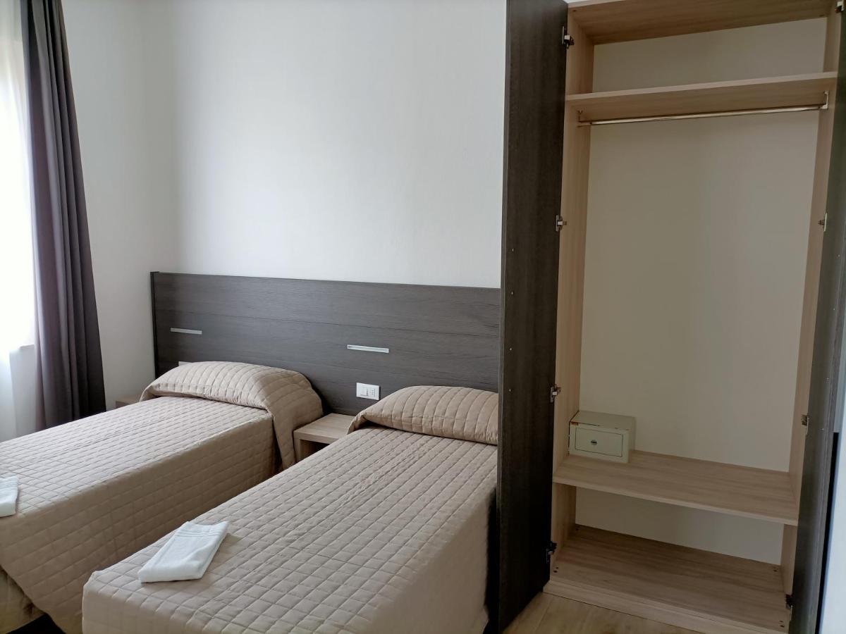Hotel Bed & Book Rimini Kültér fotó