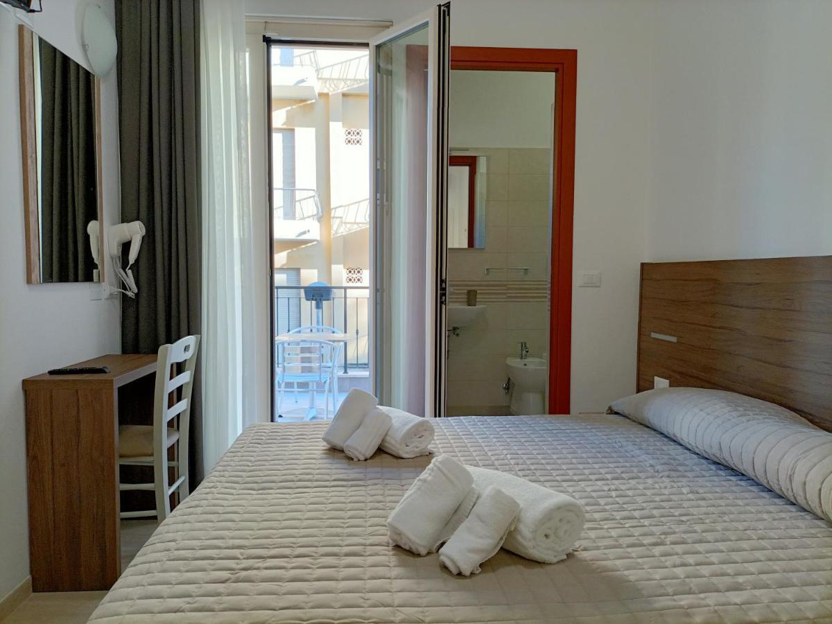 Hotel Bed & Book Rimini Kültér fotó