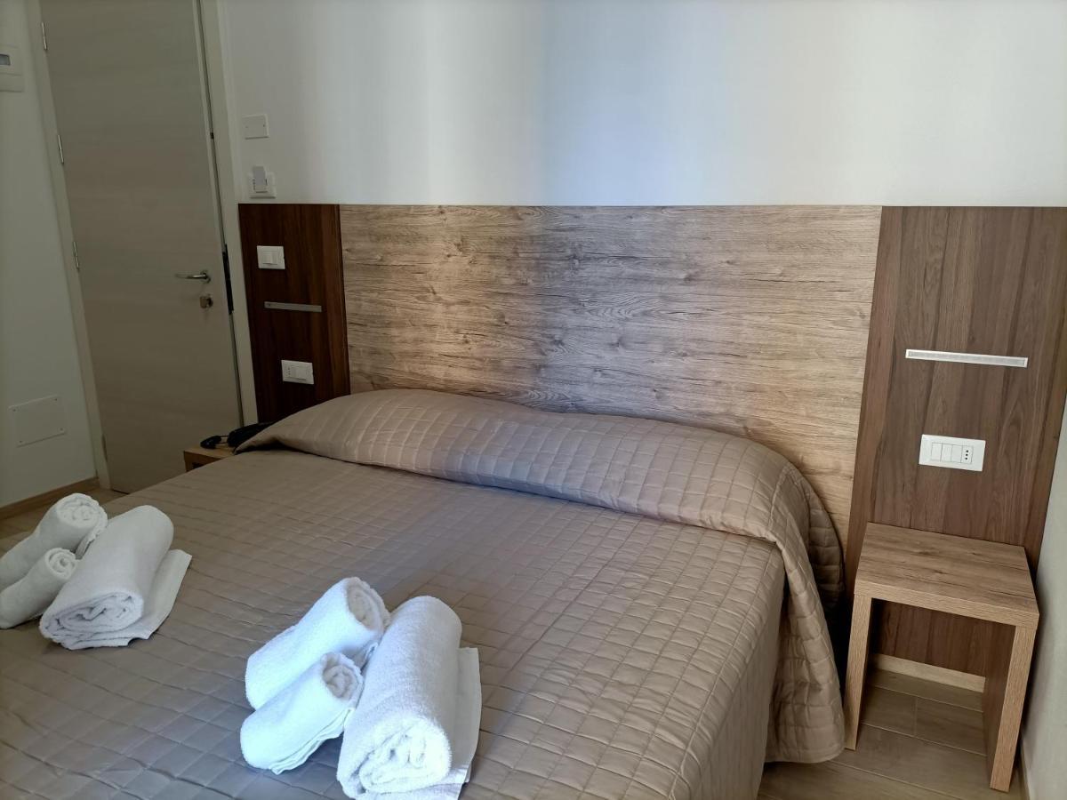 Hotel Bed & Book Rimini Kültér fotó