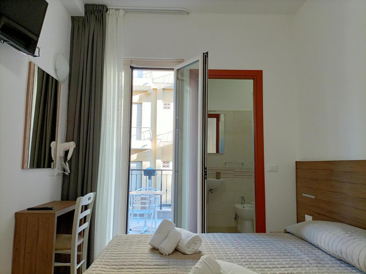 Hotel Bed & Book Rimini Kültér fotó